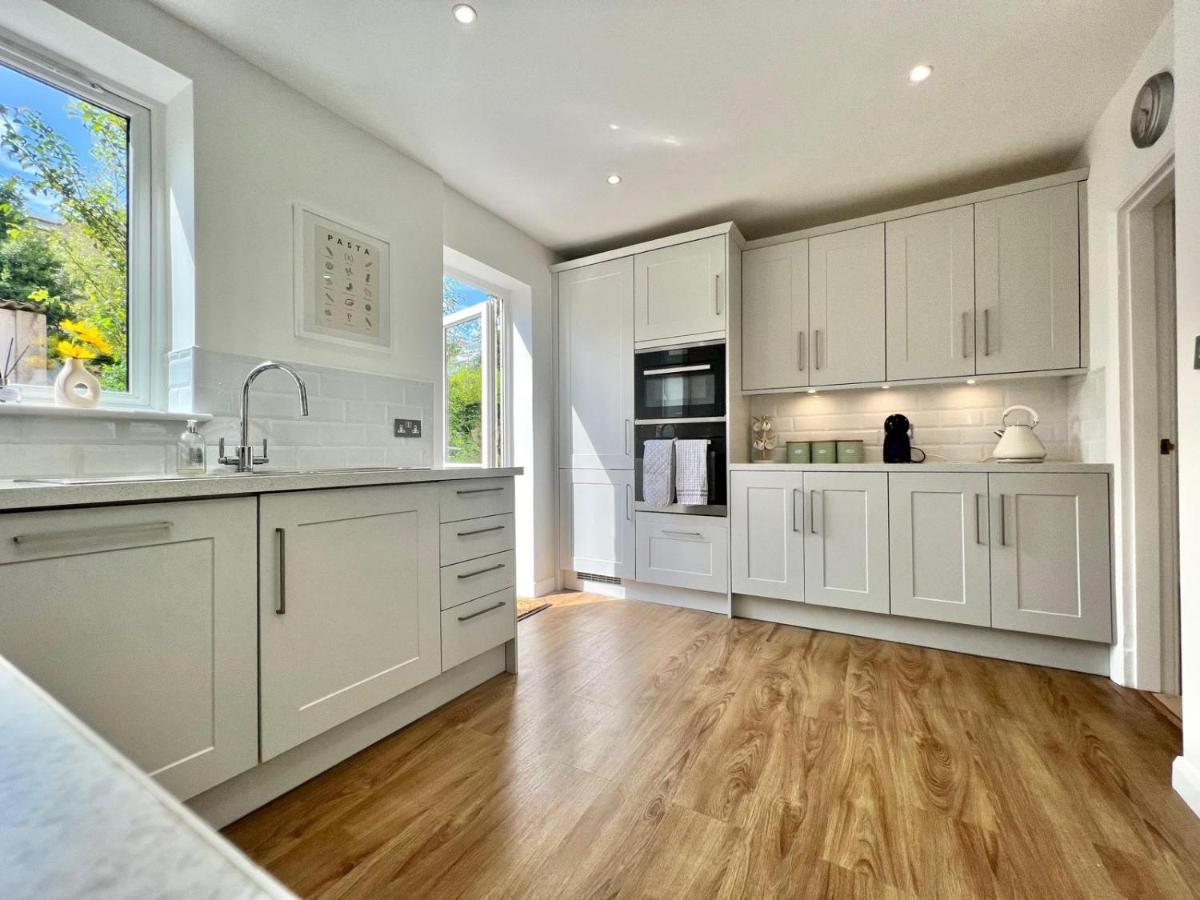 Family Home In Hampshire - Sleeps Up To 9 People With 3 Parking Spaces Winchester Exterior foto