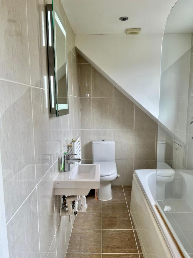 Family Home In Hampshire - Sleeps Up To 9 People With 3 Parking Spaces Winchester Exterior foto