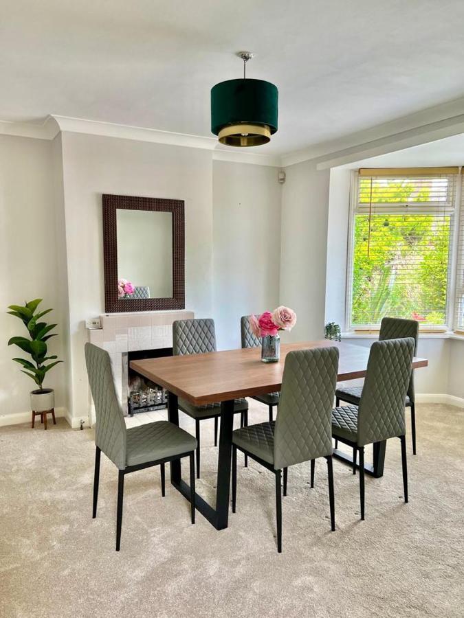 Family Home In Hampshire - Sleeps Up To 9 People With 3 Parking Spaces Winchester Exterior foto